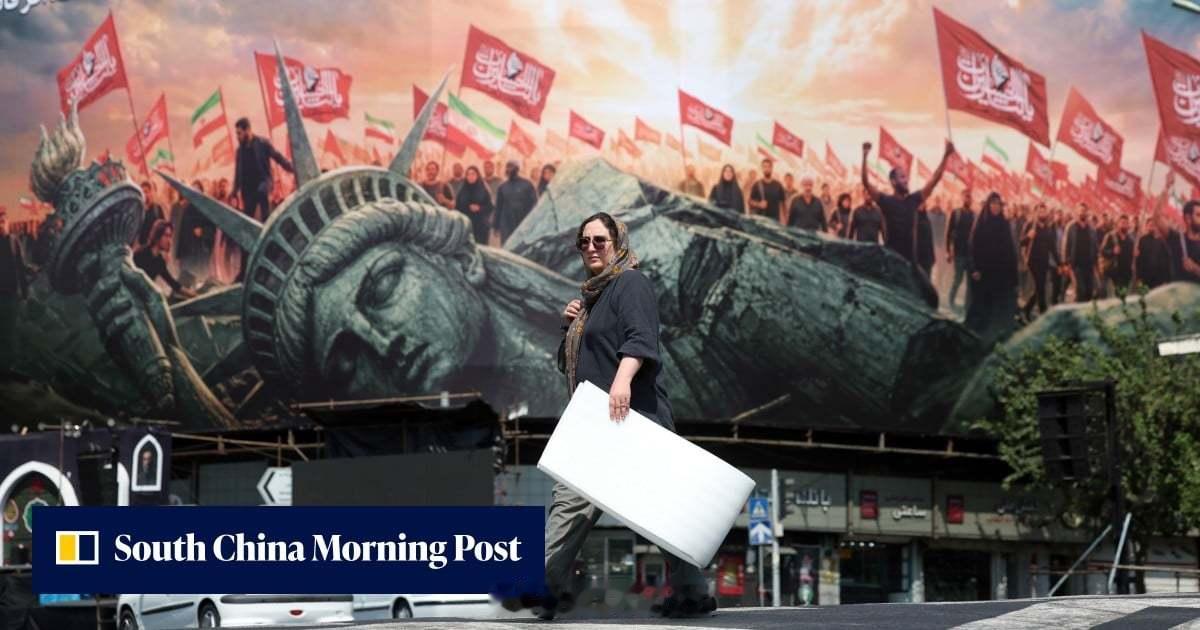 伊朗军方十六日宣布，将向杀死或俘获美国军人者提供三万美元赏金，若由女性实施该行动