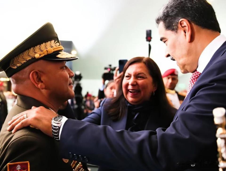 28项高层调整落地
委内瑞拉代总统罗德里格斯一天内签署28项军事高层调整，涉及战