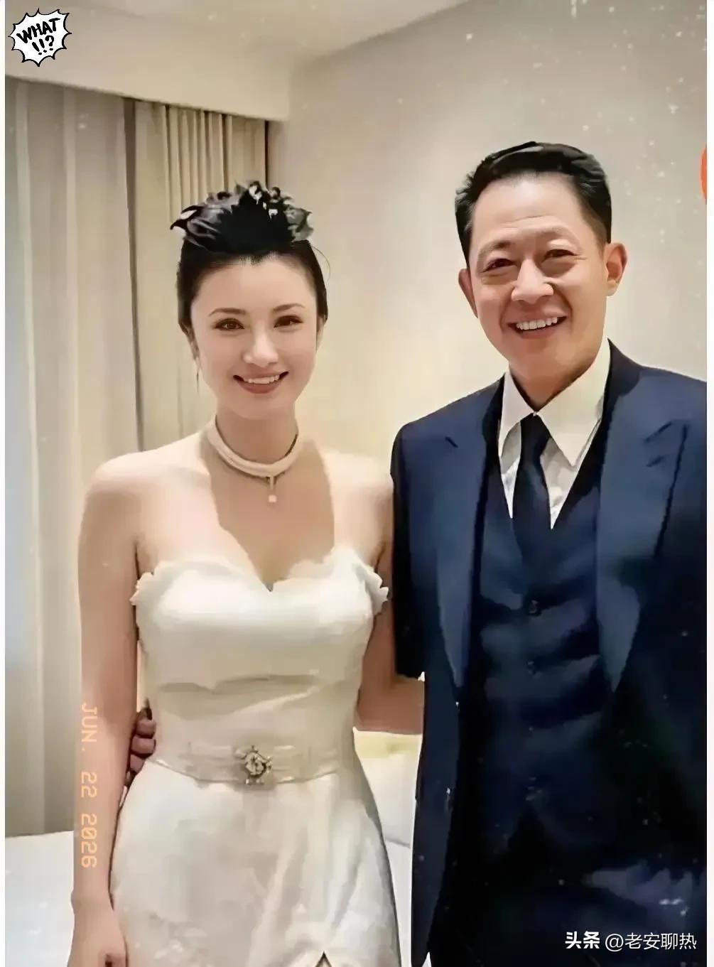 2008年，女富婆陈坚红迷上了王志文，她抛出一个无法拒绝的条件，“我五亿身家，年