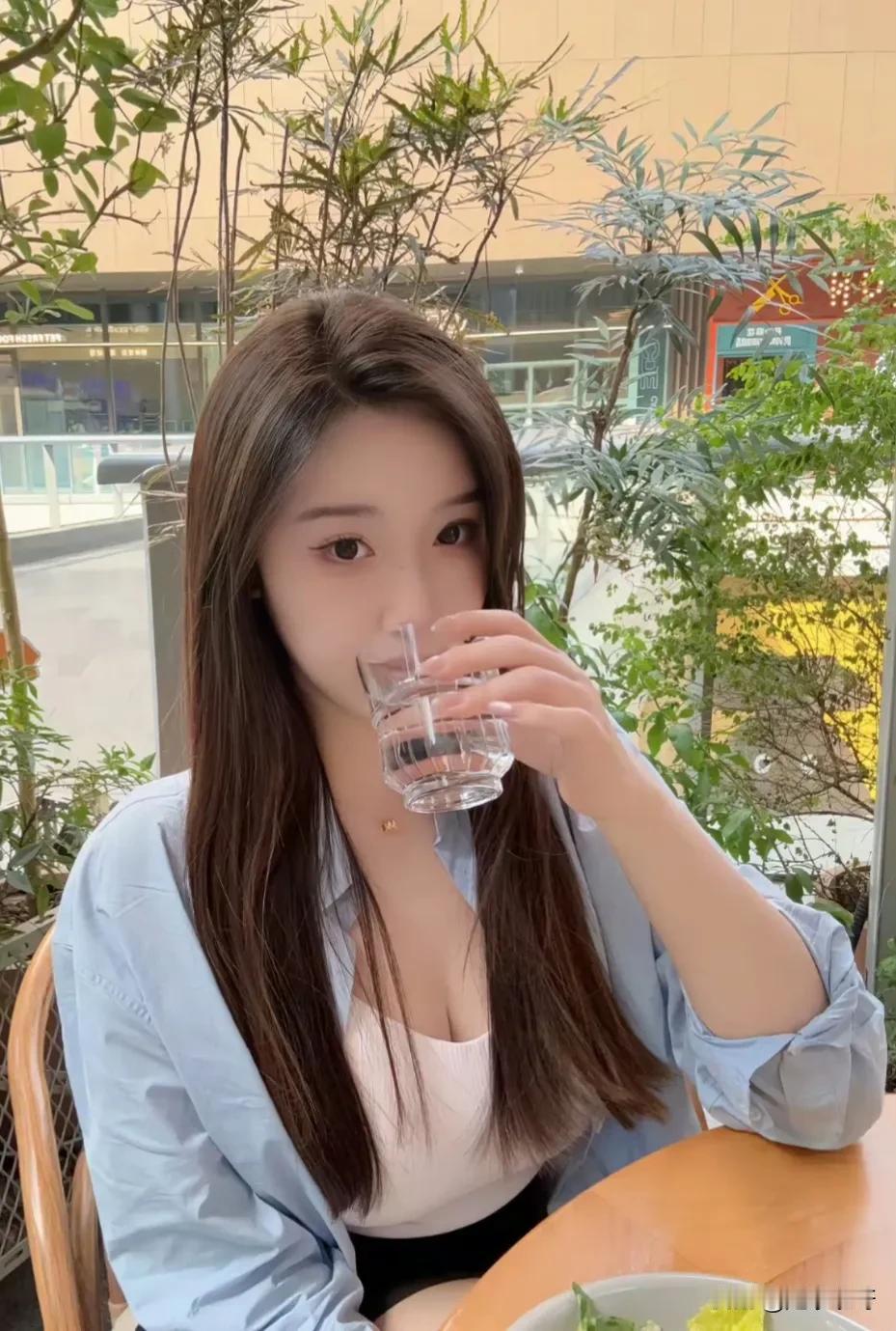 美女的午餐