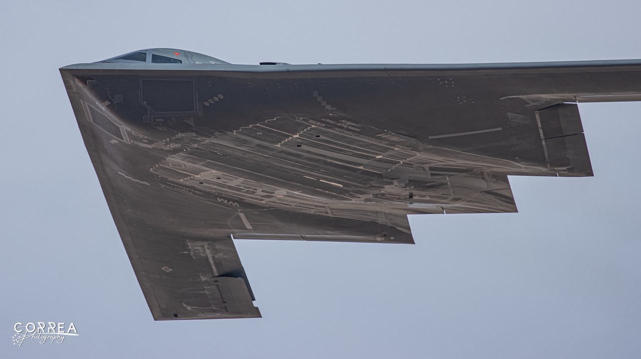 DEATH13 和 DEATH14两架B-2“幽灵”轰炸机原本计划执行完任务后返