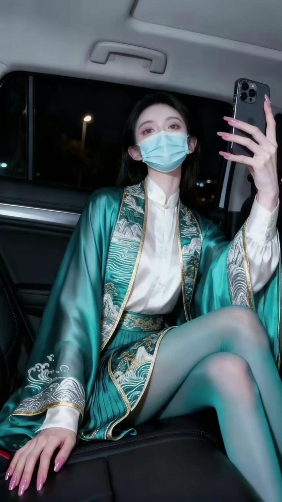 小高和我，你选谁？古风穿搭国风美学传统服饰

大家好呀，今天来聊聊古风穿搭里的“