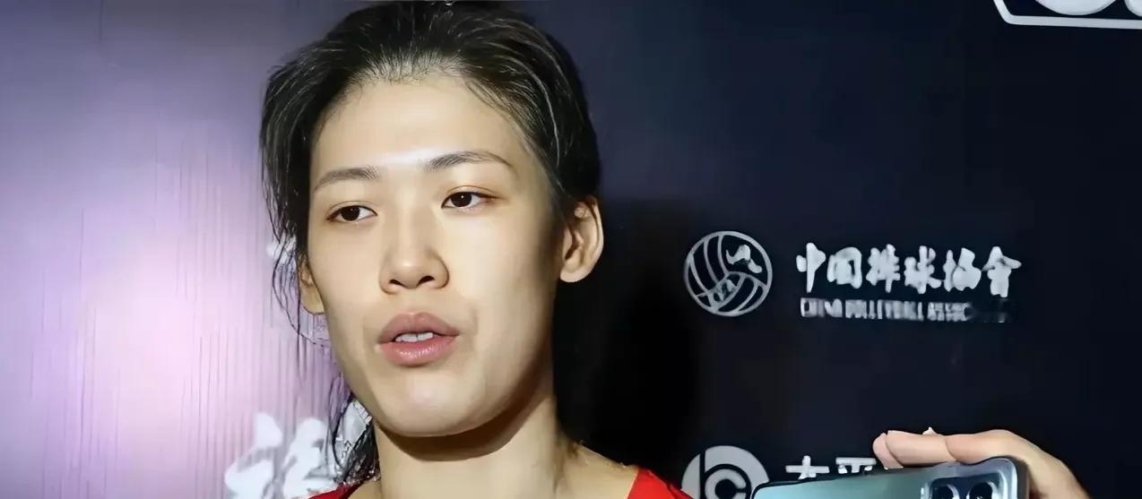 女排李盈莹若退役，可能引发三大连锁反应：

1：洛杉矶奥运前景堪忧。李盈莹的退役