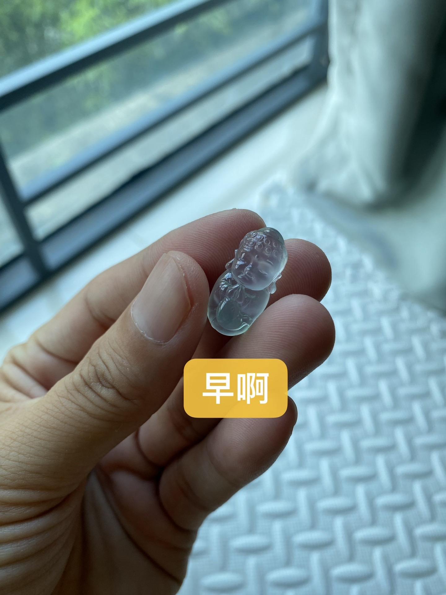 我在做一份老了还能做的工作，卖翡翠