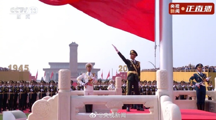 #升国旗 唱国歌# 《义勇军进行曲》，这首将亿万颗心紧紧凝聚在一起的奋进强音，再