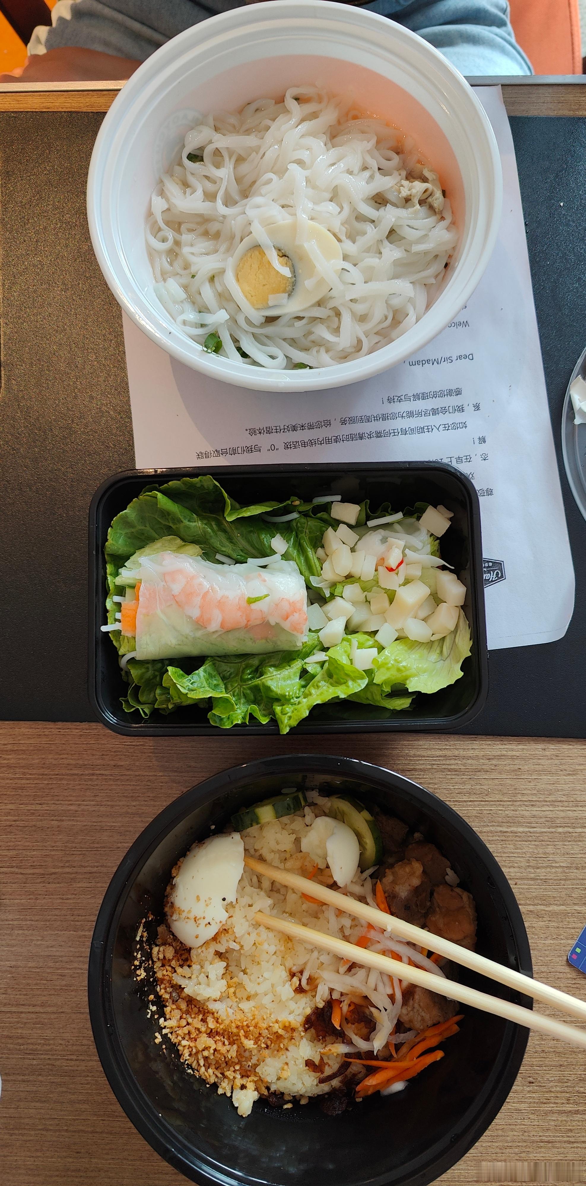 越南菜真是神奇，有潮汕味，有泰国味，放椰蓉的习惯也在马来西亚见过。什么新马泰，越