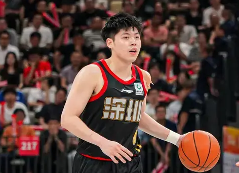 贺希宁：容子峰这几年承受了很多，没有他就没有这几场胜利