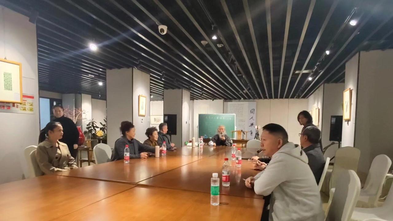 🌿巴蜀文人画总带着一种超脱旷达的气质，这和当地山奇水奇的地理环境，以及古蜀人好