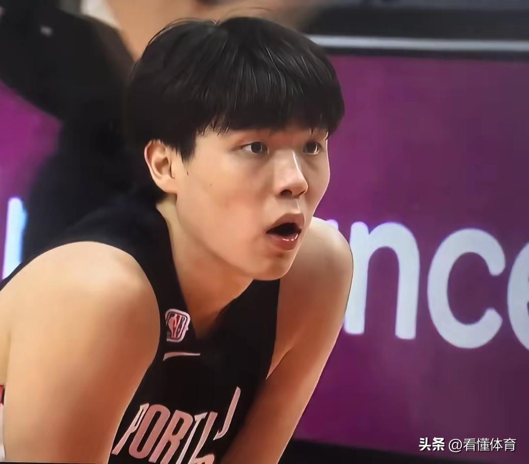 这事都能被杨瀚森碰上？新赛季第一场球刚打完，球队主教练比卢普斯，就因为涉赌被捕？