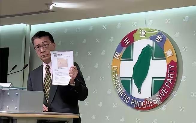 民进党秘书长徐国勇今天拿出蒋介石的手谕反击国民党，他说老蒋都承认台湾是托管地。