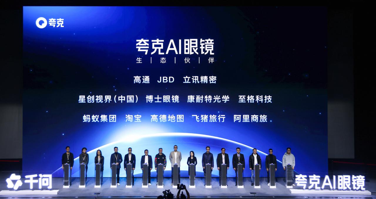 科技圈的“百镜大战”风起云涌，但始终缺少一个能让市场为之沸腾的破局者。今天，这个