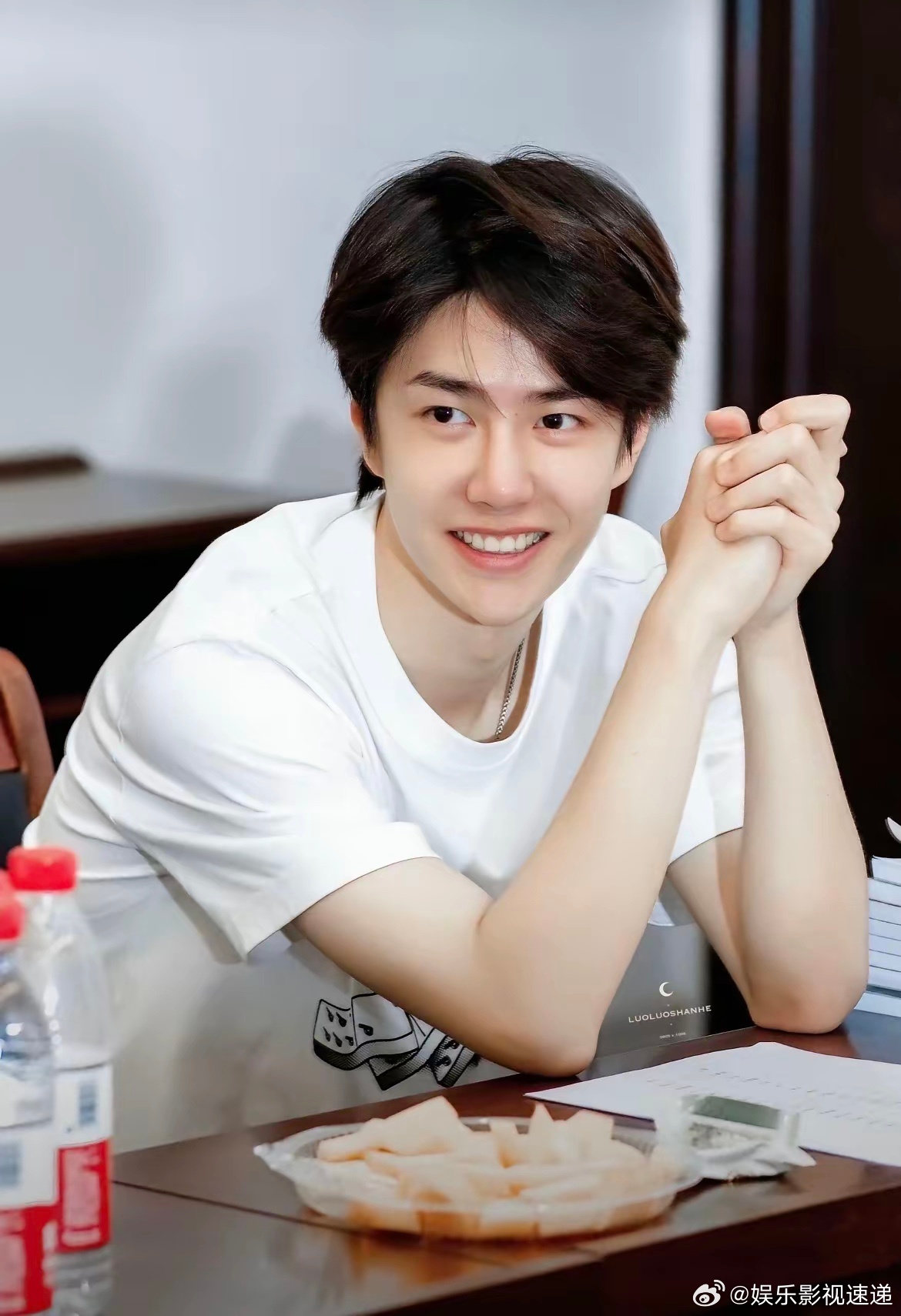 真的被笑破防了，不是因为黄晓明新恋情曝光了，也不是刘晓庆拍吻戏，而是身为顶流的王