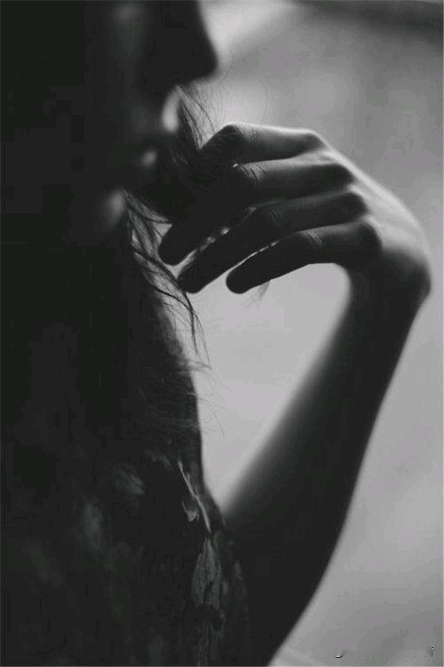 侄女摔破一个水杯，哭了整整半小时：有些孩子的“懂事”，看得人心疼！

侄女在私立