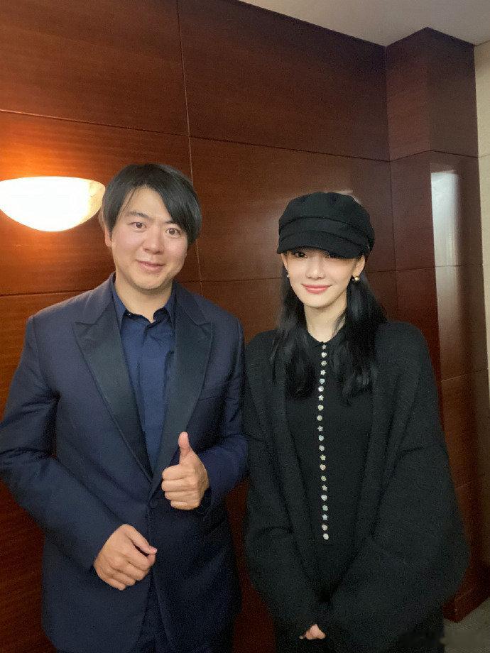 宁艺卓与郎朗合照哎嘛，没想到他俩会同框的。宁艺卓时隔多年与郎朗合照