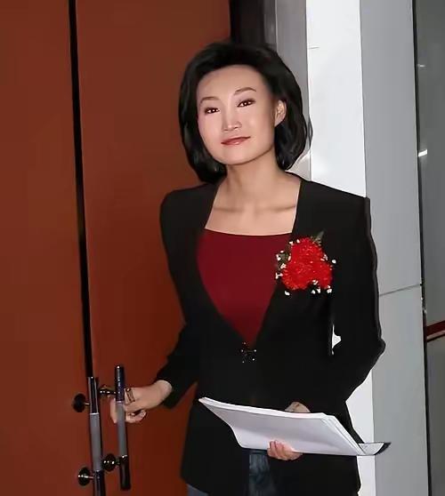 李梓萌到47了，还没结婚，仍在北京租房住。她是沈阳人，上的传媒大学。
听说她的好