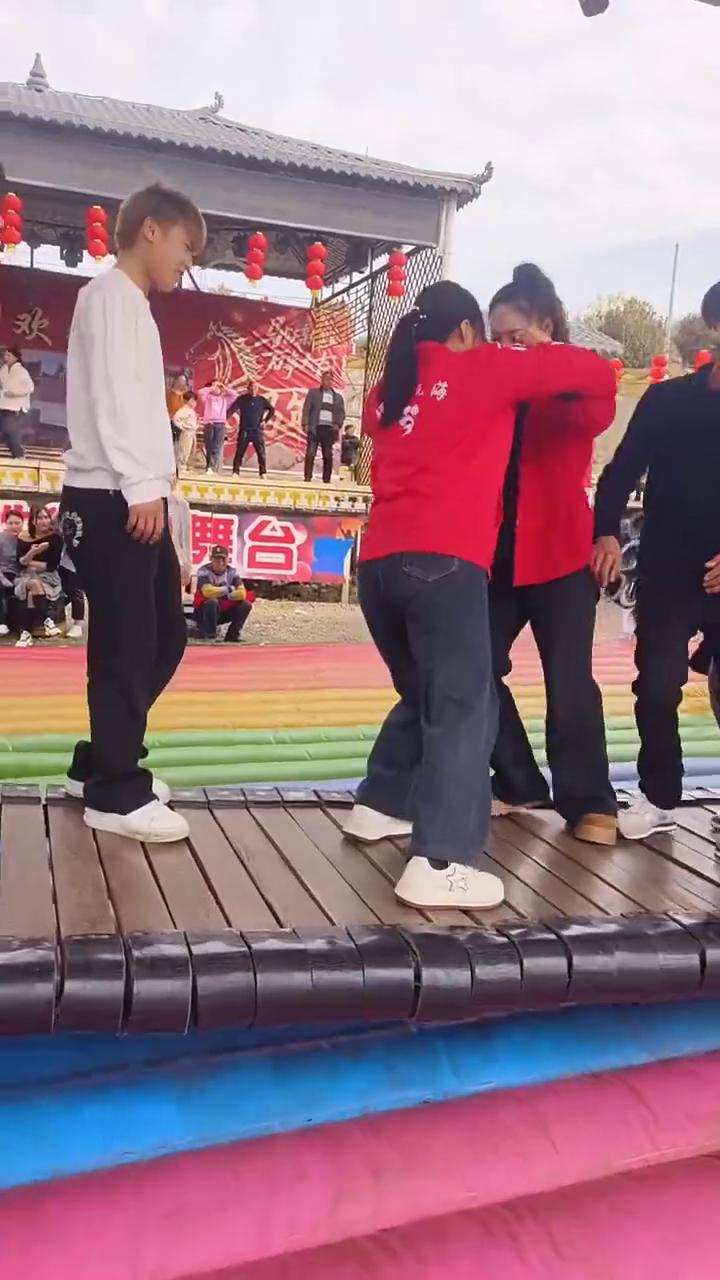 哎呦我的妈，哈哈哈。