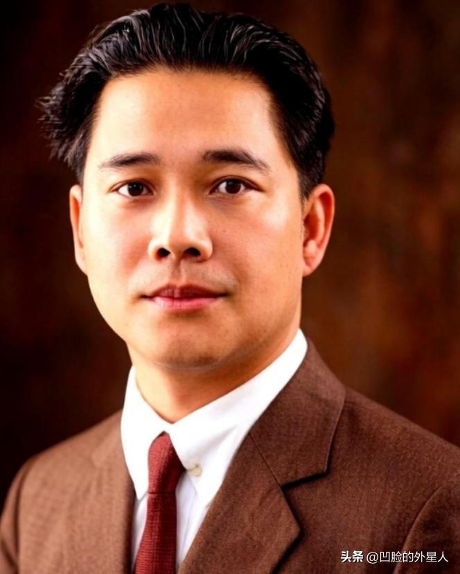 汪精卫老婆陈璧君，往他坟里灌了5吨碎钢铁，浇筑成一个铁疙瘩，以为能护他周全。结果