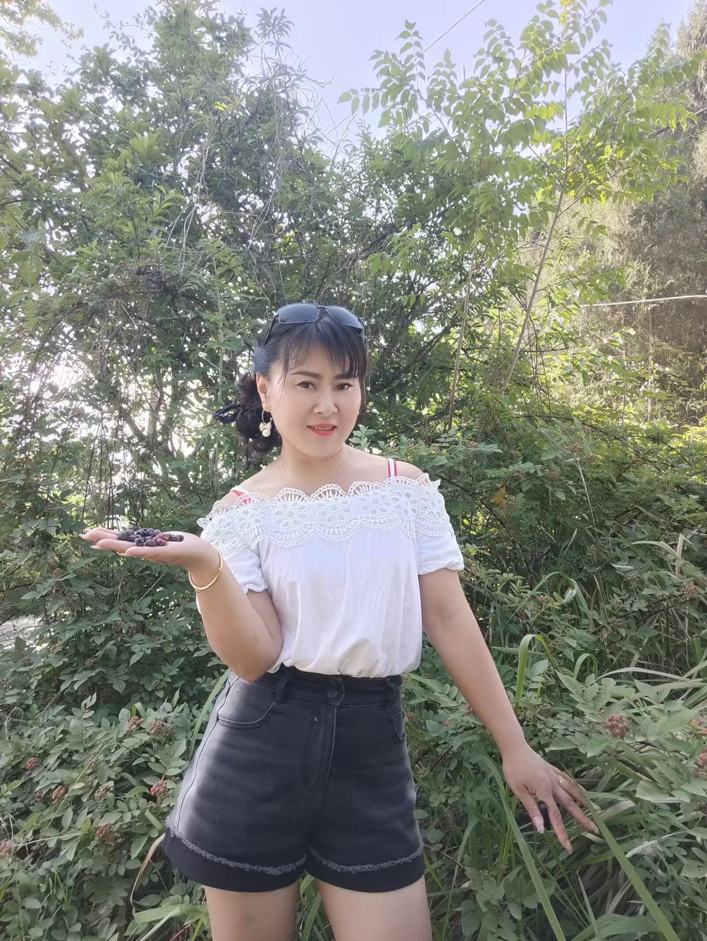 往日的一切仿佛就在昨天，这一转身就是岁岁年年……