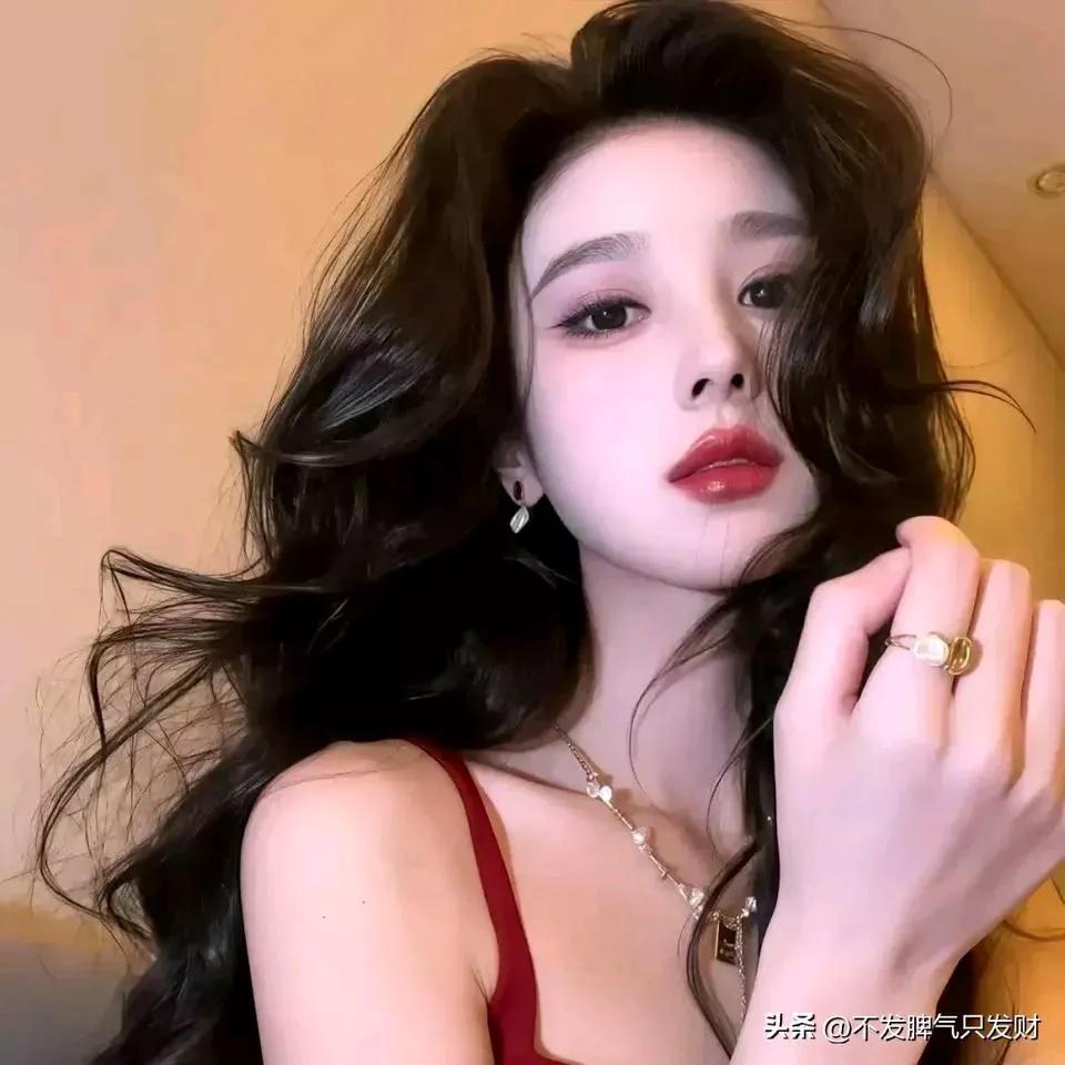 温柔优雅，散发迷人魅力