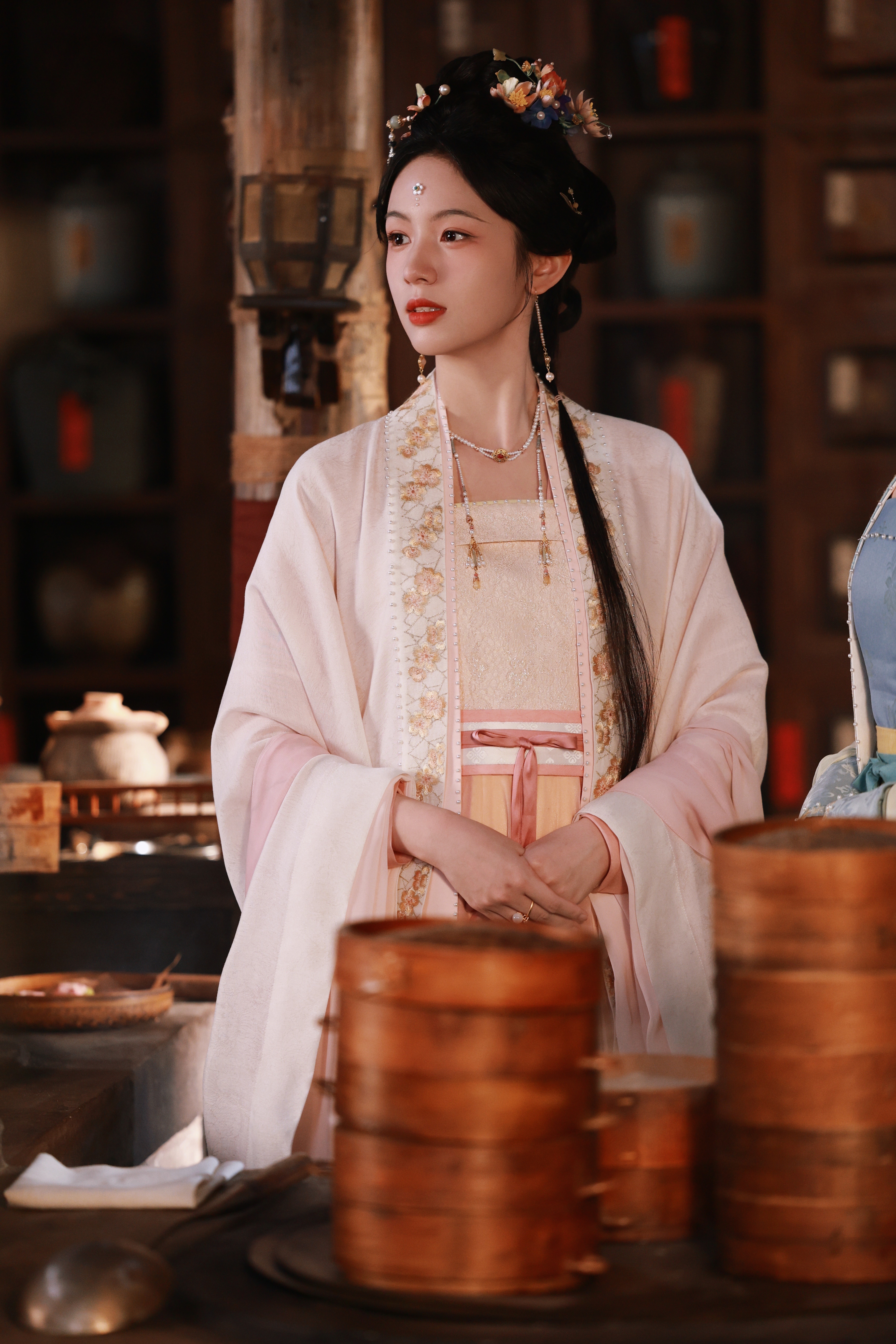 周也 . 一衫一梦，赴一场古时风月✨一瓯春周也