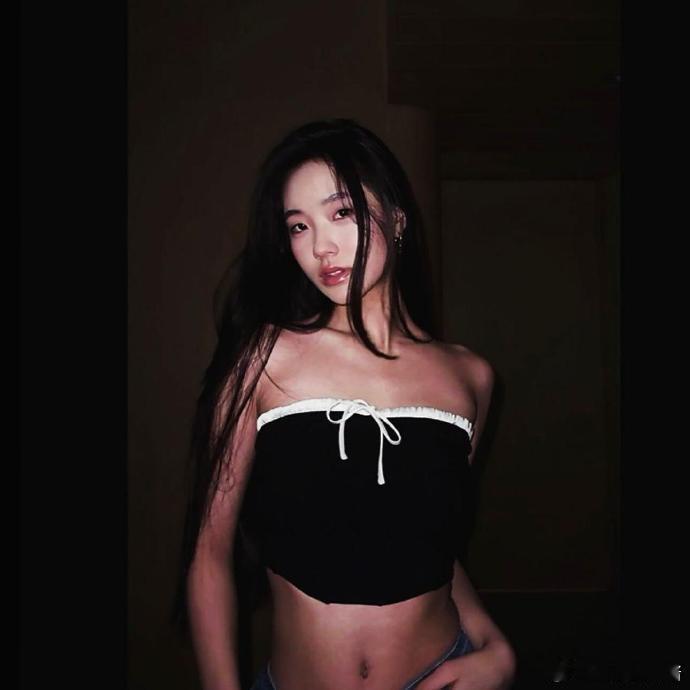 小S二女儿又晒美照啦！这次大秀美背，身材也太好了吧[爱慕] 蹲蹲lily维持好身