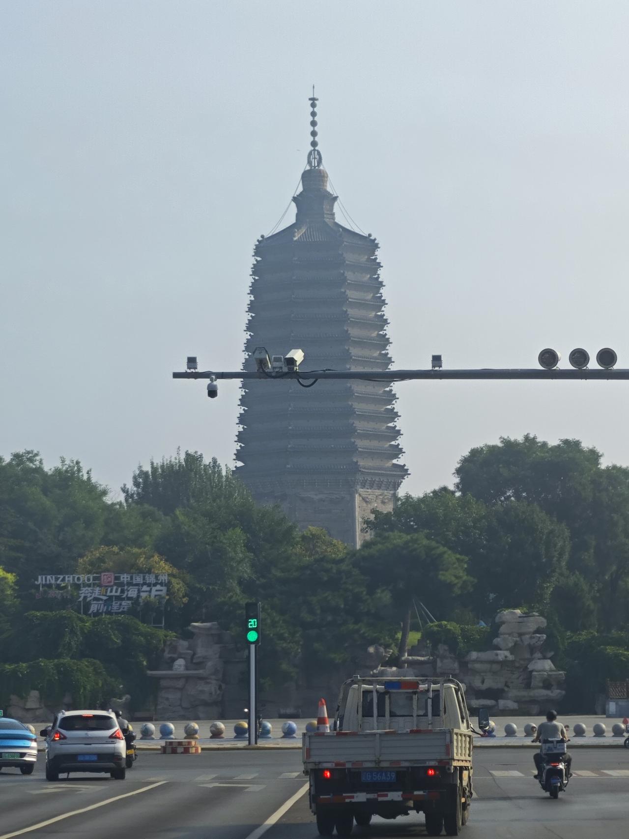 不顺的锦州之旅

从葫芦岛到锦州距离比较近，便选择走一段国道，这里的大车真不少，