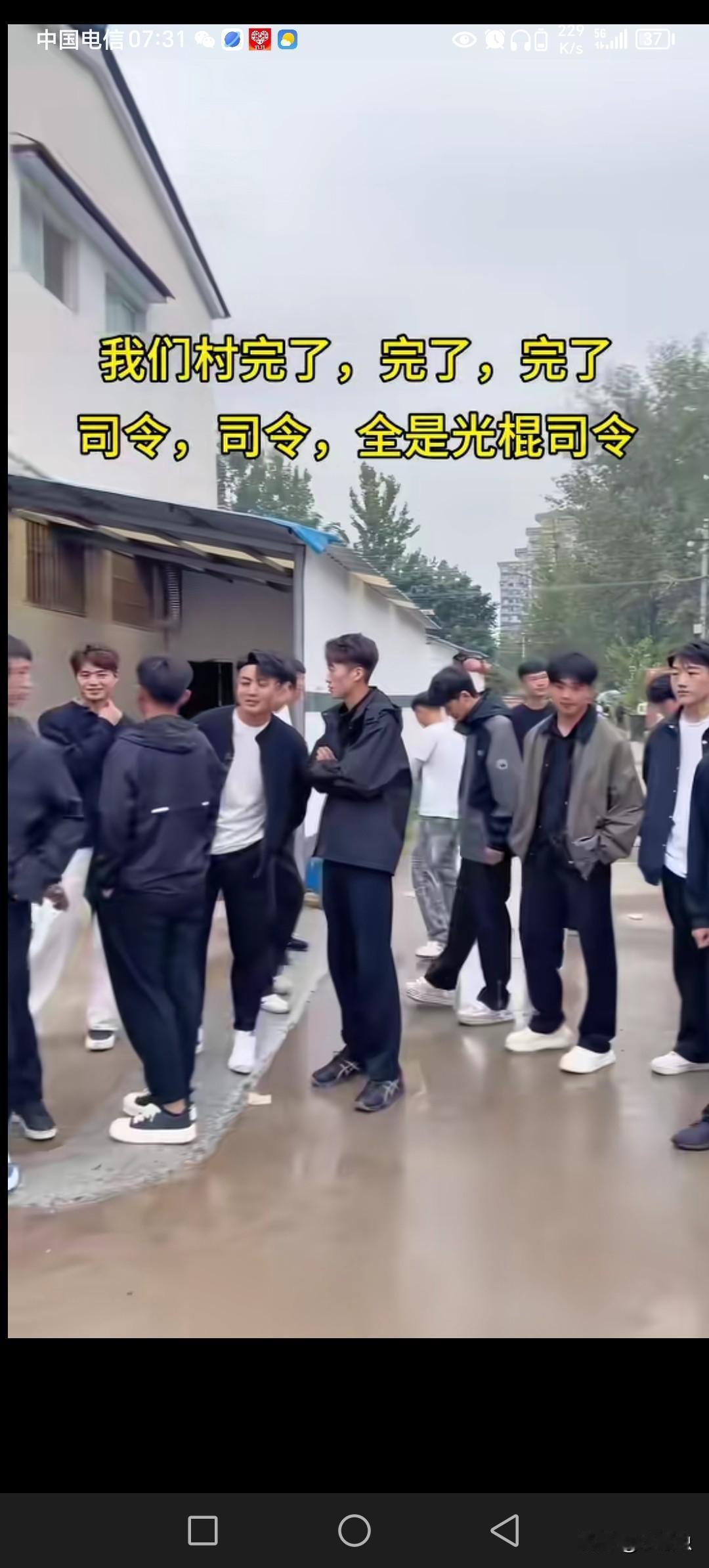 老人讲太帅气的男孩子，脸上要破个相，好成家，至于破相就是脸上留个疤痕。
这样有没