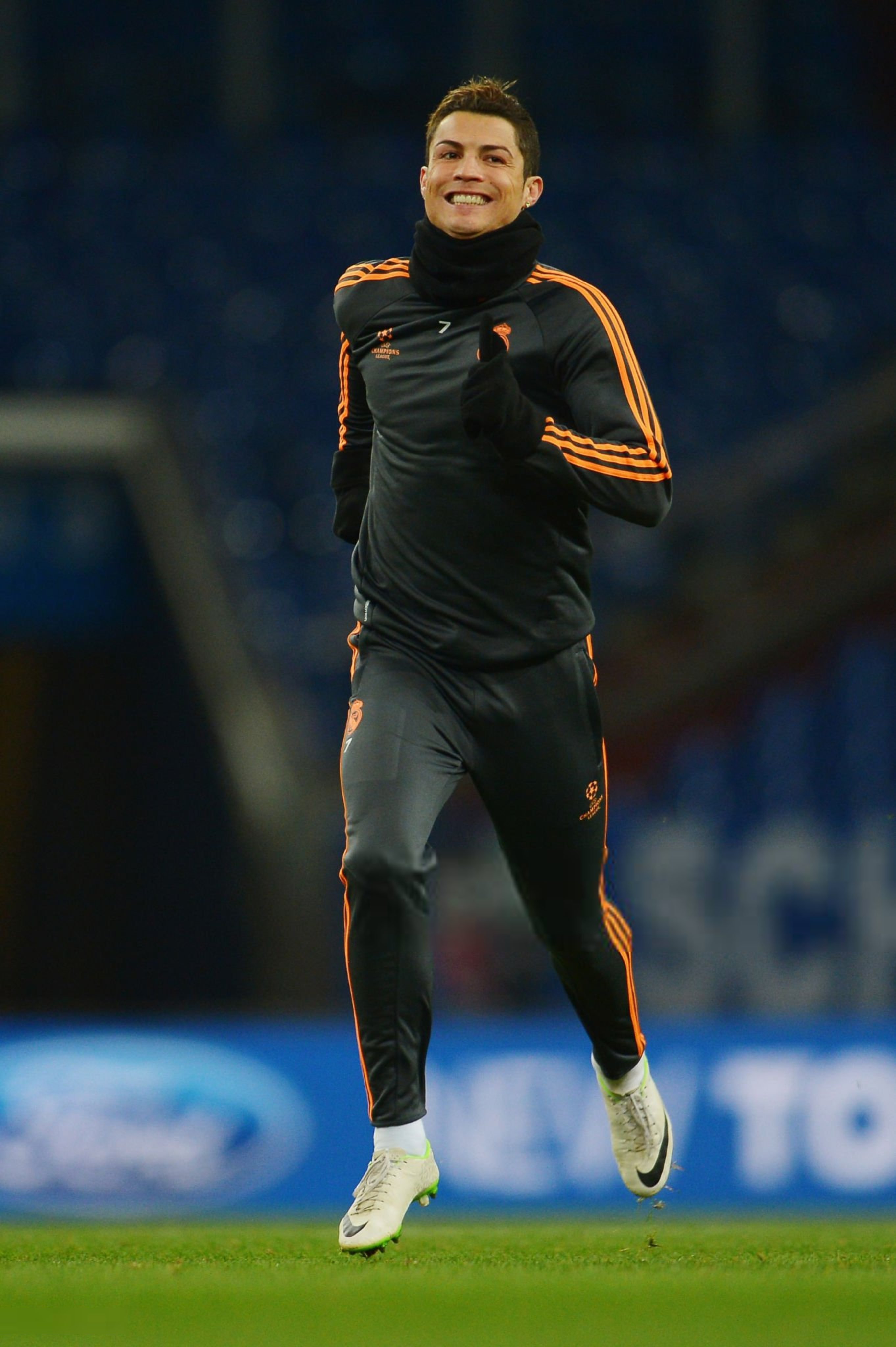 C罗和c罗一起siu到最后皇马历史上的c罗 📷2014.2.25，训练ing?