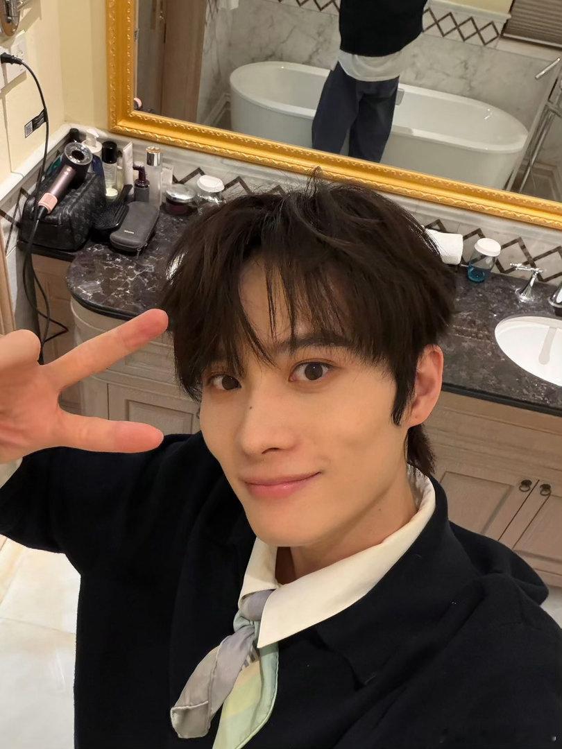 井胧回应和代旭斗舞风华合伙人 斗舞扭伤脖子这件事，建议列入“年度最惨搞笑事件”候