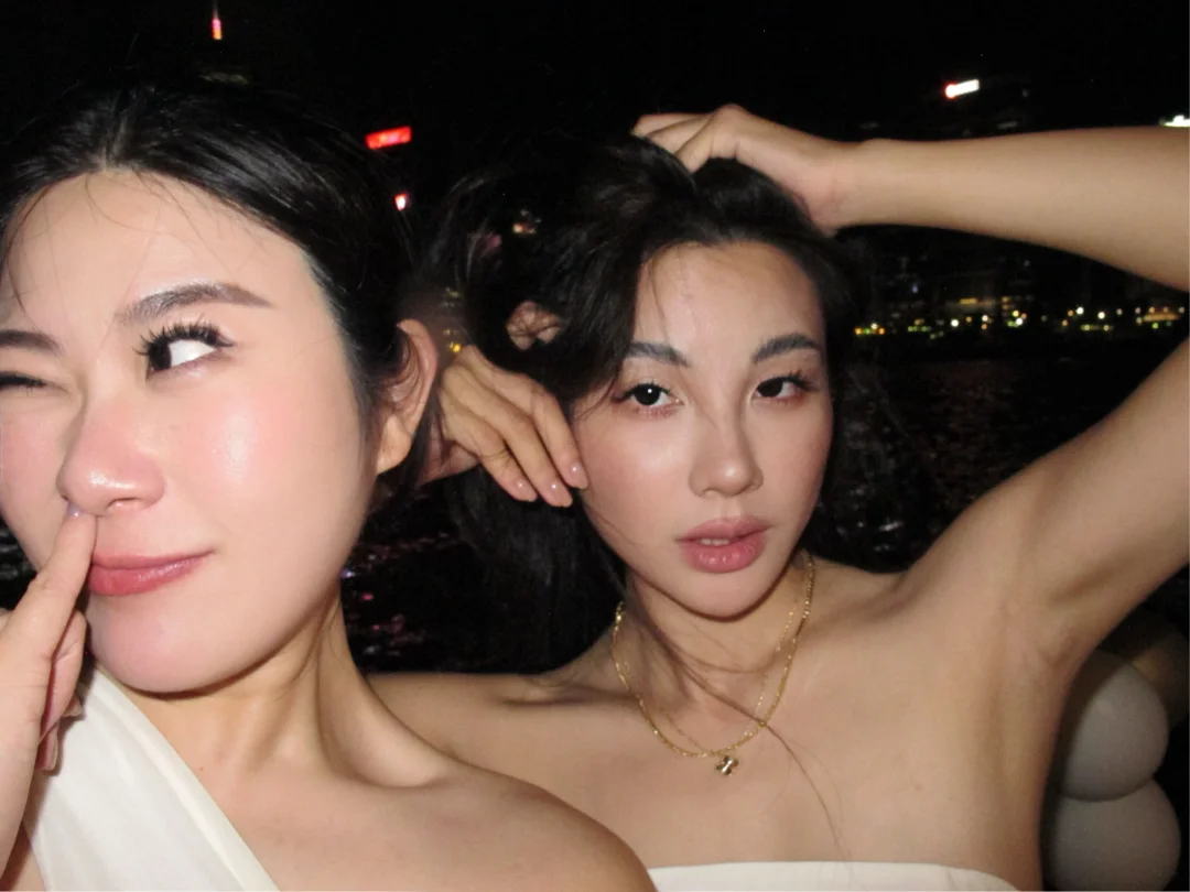 一种经济上行张扬的美