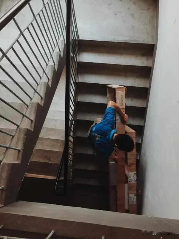 长沙90后搬运工年入35万引热议：15万靠力气，20万靠脑力（应该是自媒体）
