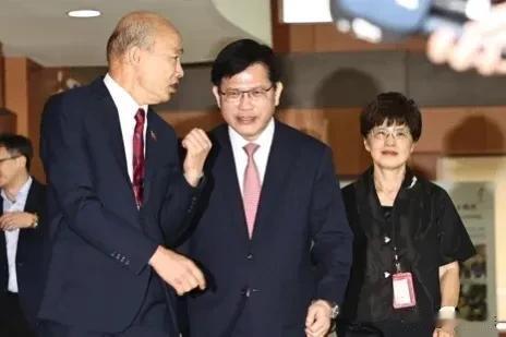 基金会秘书长之争    绿营给3人选   韩国瑜认怂

台湾民主基金会昨召开董事