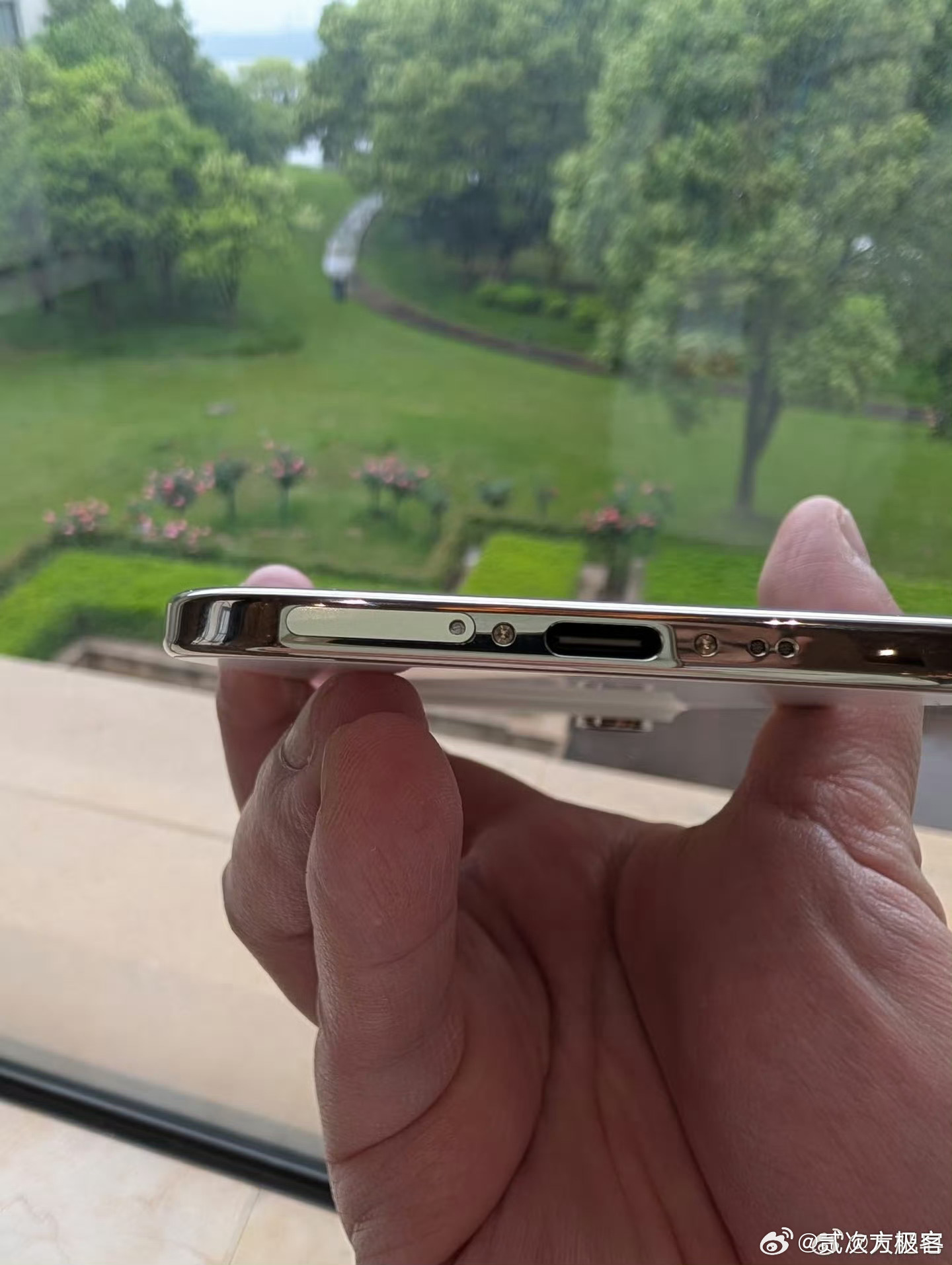 华强北iPhone17Pro激光改卡槽反正现在国行iPhone价格也不高，这种大