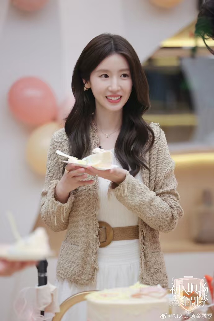 侯卓成恋爱脑具象化 初入职场金融季  侯卓成恋爱脑直接具象化，满心满眼都是另一半