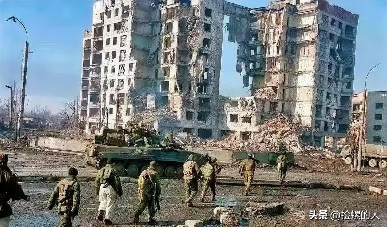 伊朗这场仗，基本上已经打不下去了。不是说伊朗要公开举白旗，那是绝对不可能的，毕竟