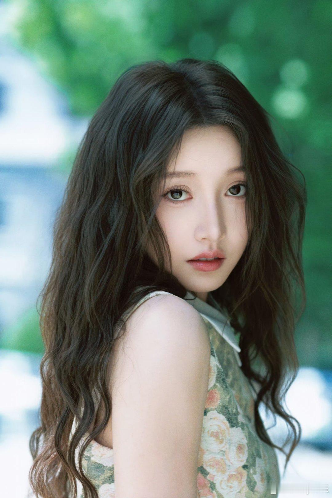 姜贞羽领衔主演吾凰在上网剧吾凰在上被姜贞羽古装惊艳到！秀女灵动温婉，凤凰神女清冷
