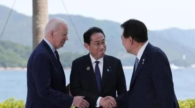 账该怎么算？日韩极力讨好美国，客观上获得了安全领域的所谓突破或者增强，但挑战了中