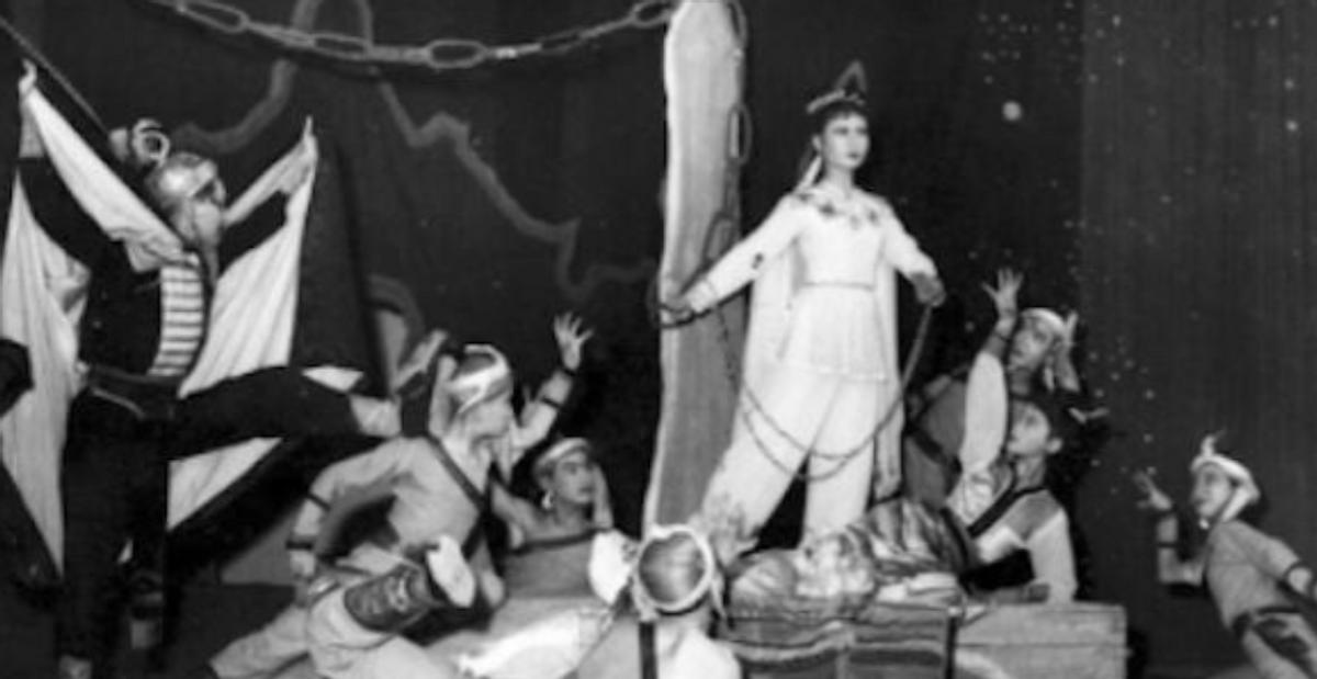 1949年，特务头子毛森，抓捕了一个交际花小姐，审讯时，毛森用刀划开她的衣服，轻