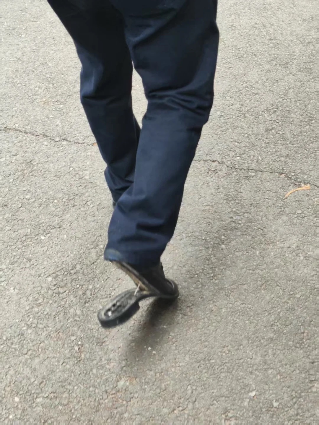 应该不会被我导刷到吧小师妹新成就之一脚把老师鞋底踩掉了，老师的反应是从容中带着一
