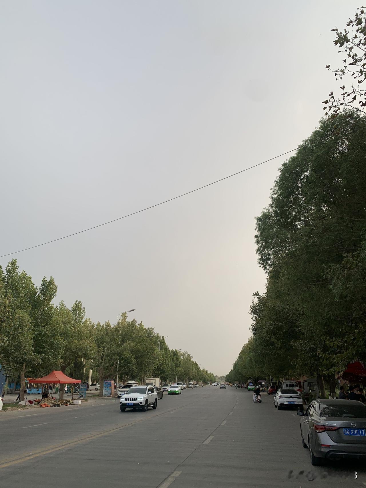 夜跑打卡，今天妥妥的6公里，每天晚上保持优良的锻炼习惯，夜跑，跑出健康，跑出人生