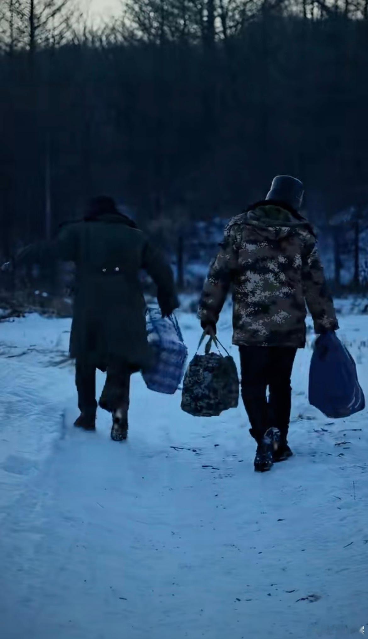 春节父母期盼的是老己平安归家妈妈嘴上不说，是因为辛苦你孩子就算没钱也要回家，是因