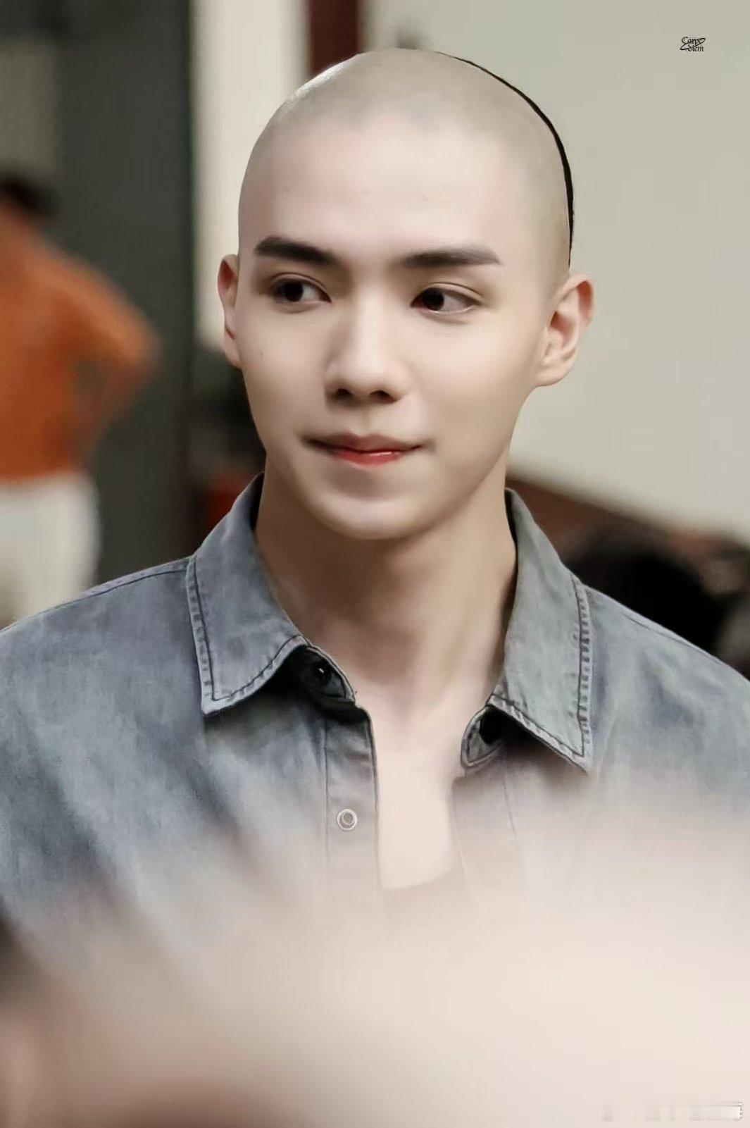 罗一舟把敬业刻进骨子里！为角色光头两年，拒绝形象束缚，骑马下水戏全力以赴，工作再