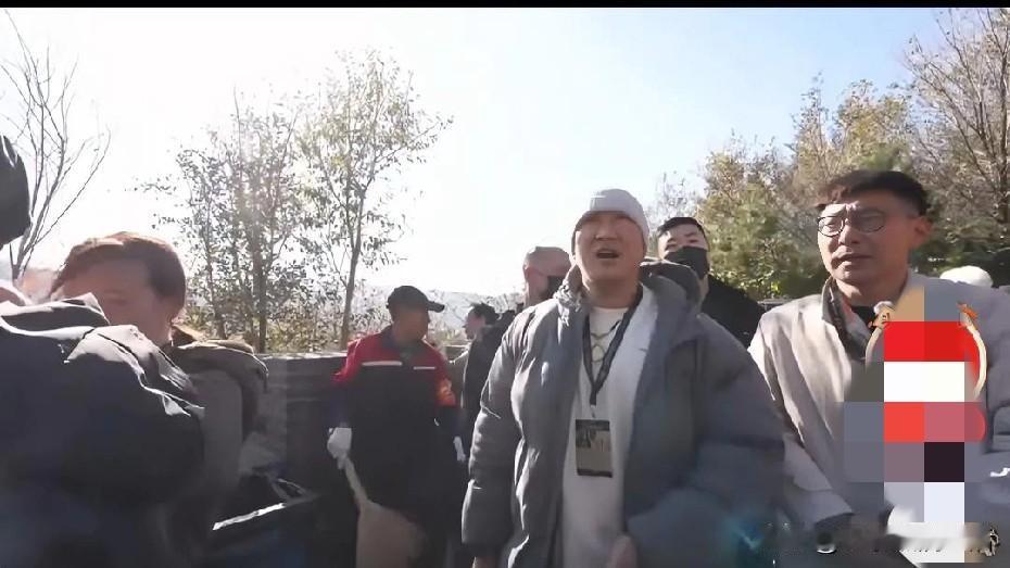 馆长北京行最恨的人，应该就是他自己了吧。
越来越多的人劝汪小菲不要跟他玩了，这些