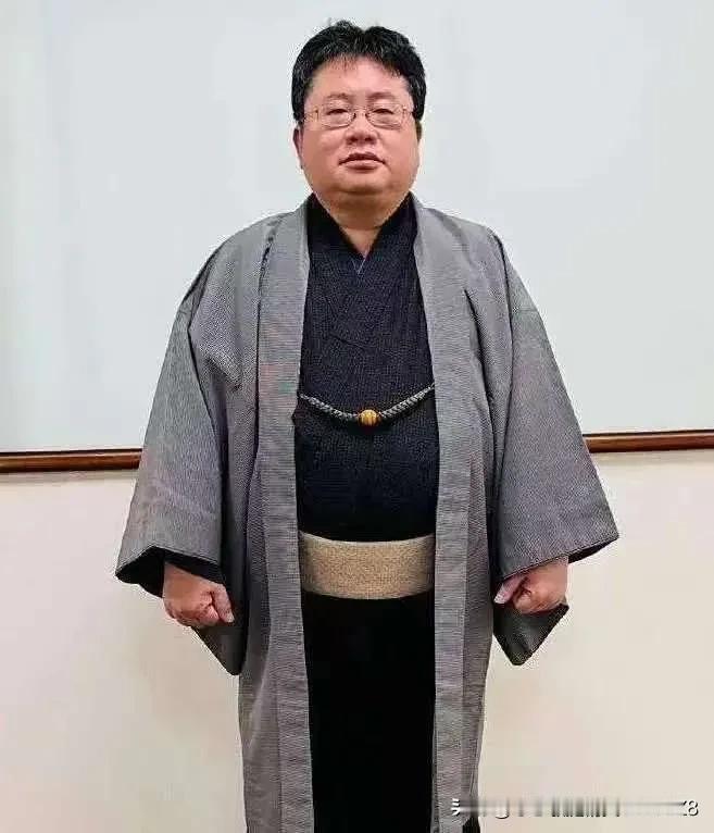 高市早苗疯狂反华，背后竟是两个中国败类在出谋划策？为高市早苗出谋划策的两个中国败