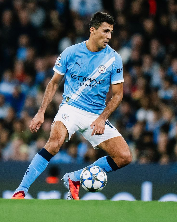 罗马诺：皇马将在今夏转会窗口积极引援中场球员，他们正在考察各种可能性。我们将会再