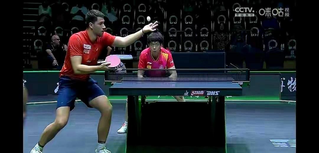 王楚钦这场球打得也太拧巴了！

现在网上吵翻了，有人说弗朗西斯卡简直“开了挂”—