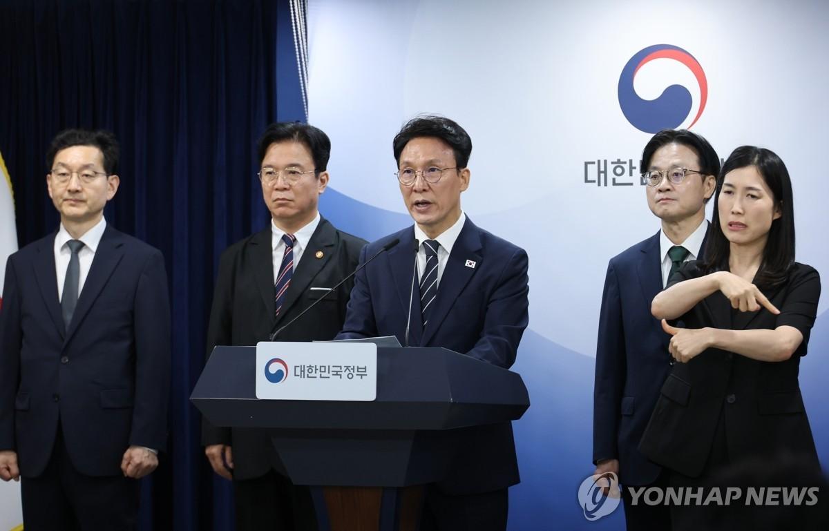 韩国总理发出警告！

据韩联社报道，韩国国务总理金民锡17日在中央政府首尔办公大