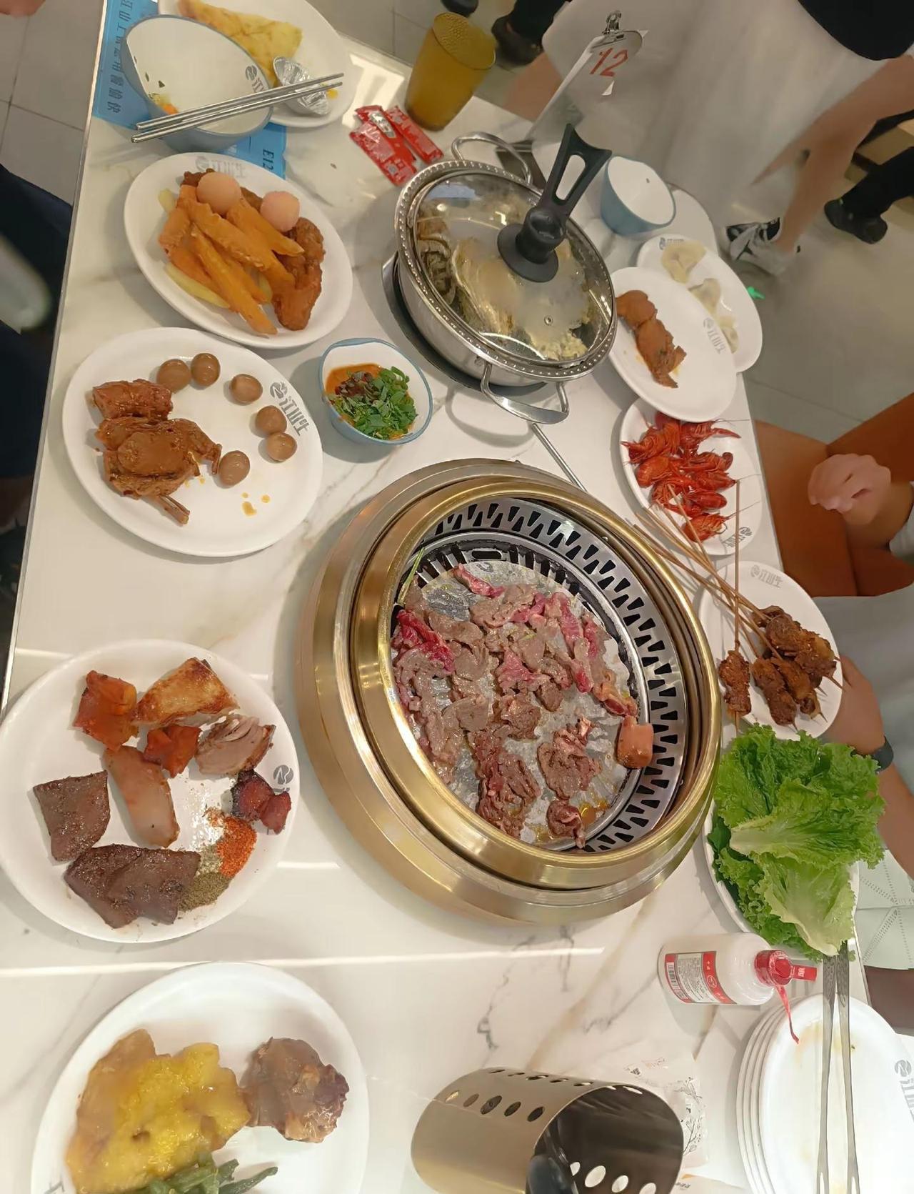 平时大部分时间陪大娃们，今天休息，把今天所有的时间陪小娃儿和孩爸看乒乓球常规赛大