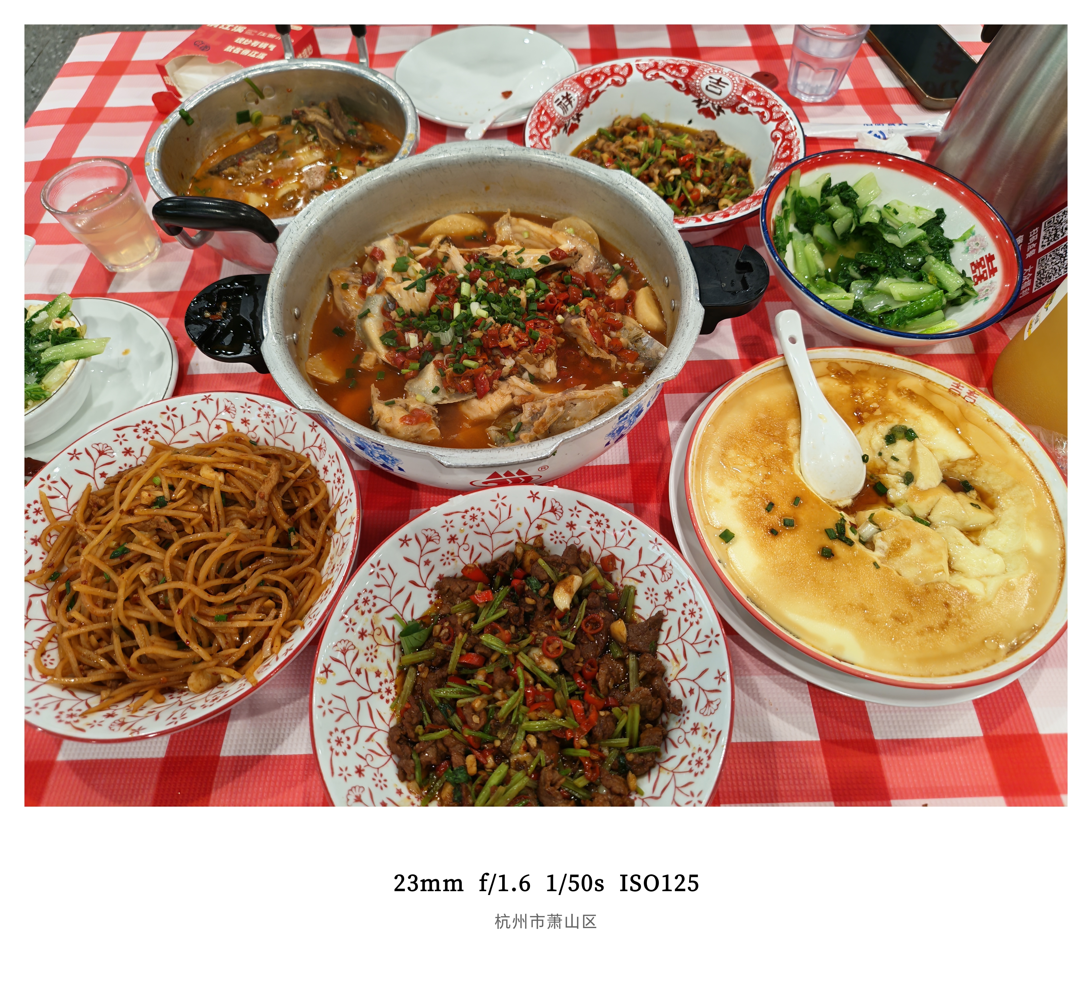 又来光顾江西菜了3个人整一大桌200出头纯现炒现卖，无一预制就说这性价比还有谁吧