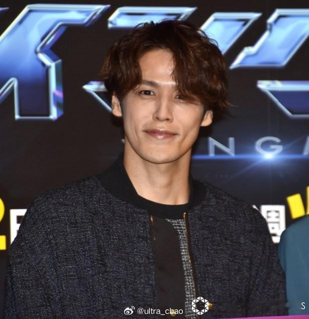 宫野真守在出席《Wingman》记者见面会时，被问起“自己的英雄是谁”的问题时，